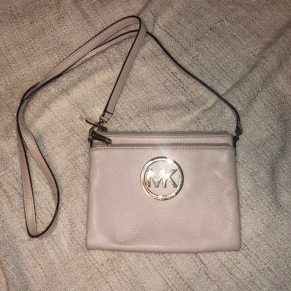 Michael Kors Handbags - Authentic Michael Kors Crossbody